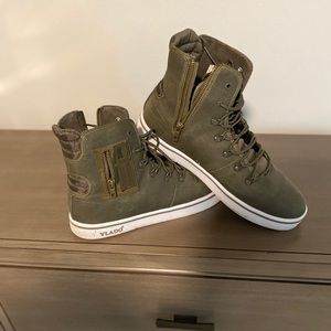 Army green men’s shoes